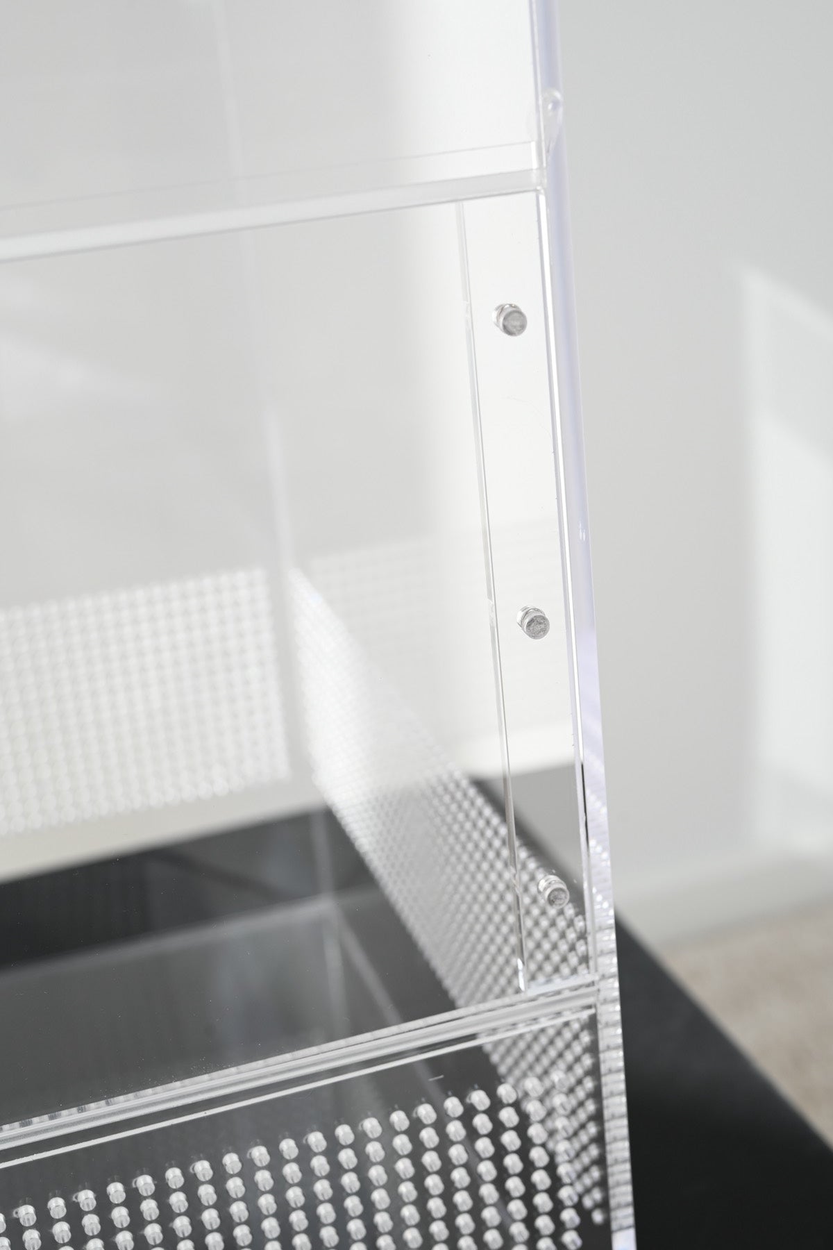 Escape-proofing: gaps, seams and the 3 mm rule