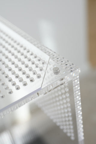 Corner detail with a magnet set flush