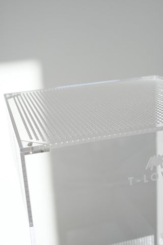Lid corner and the perforated side panel